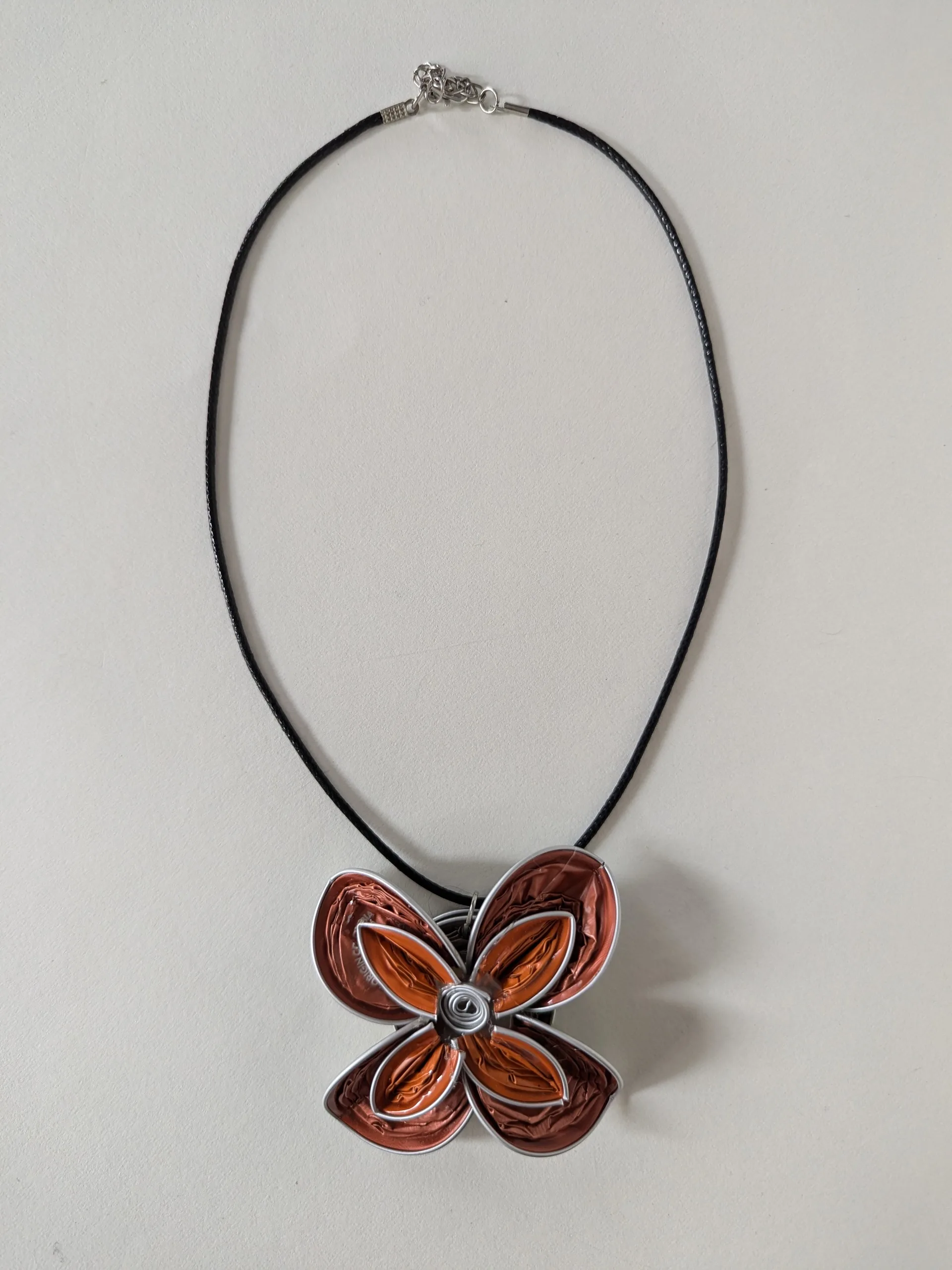 Collana a fiore bronzo