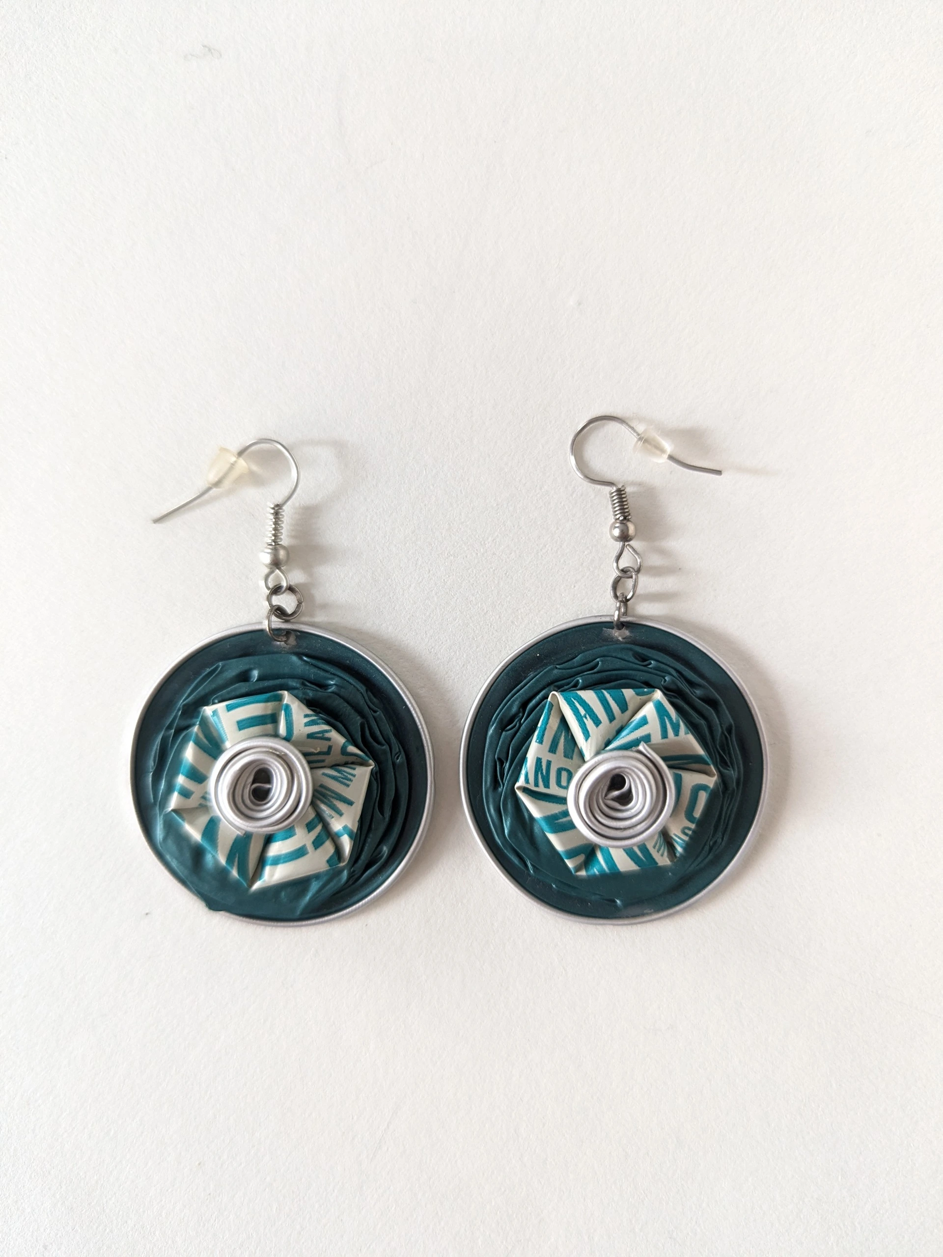 Orecchini con cialda schiacciata e roselline